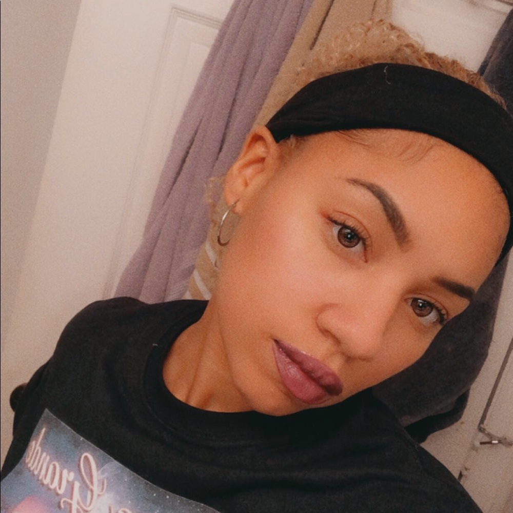 Meet your Posher, Naya